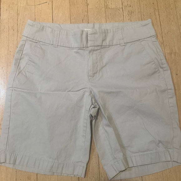 J. Crew Women's Size 6 Light Gray Cotton Stretch Chino 5" Shorts - Picture 2 of 5